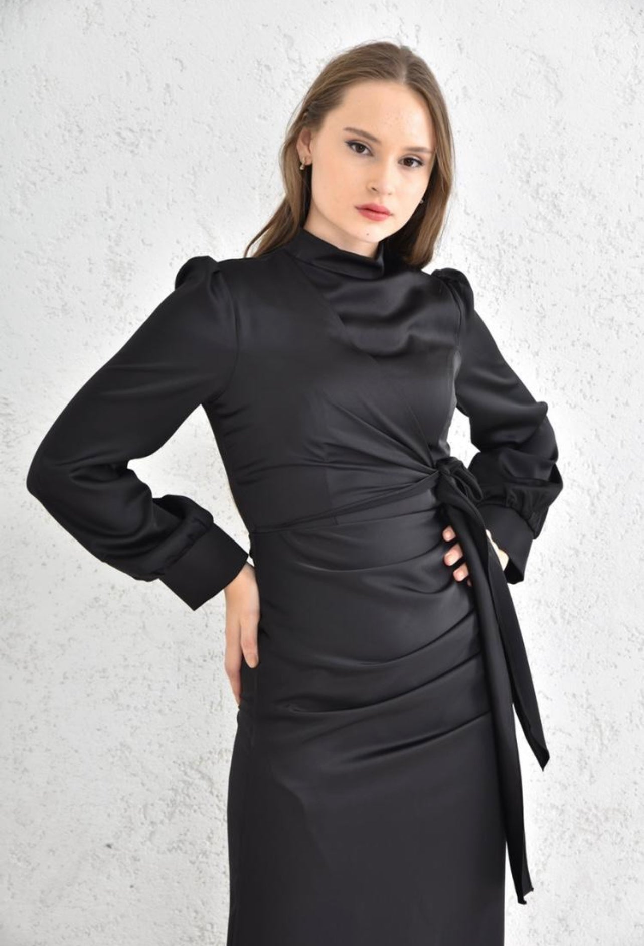 Vücuda Oturan Saten Elbise - Siyah