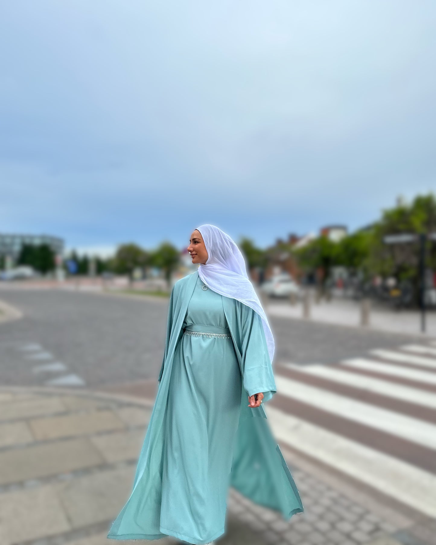 2-piece Jasmin Abaya Set with a Diamond Belt - Mint