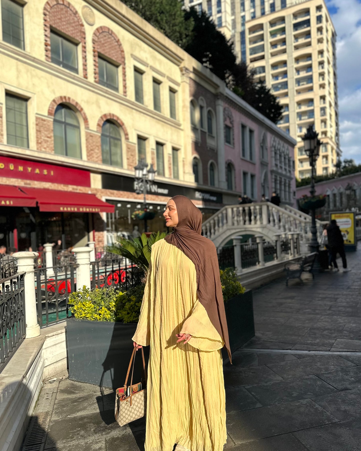 Flow Ruffle Abaya