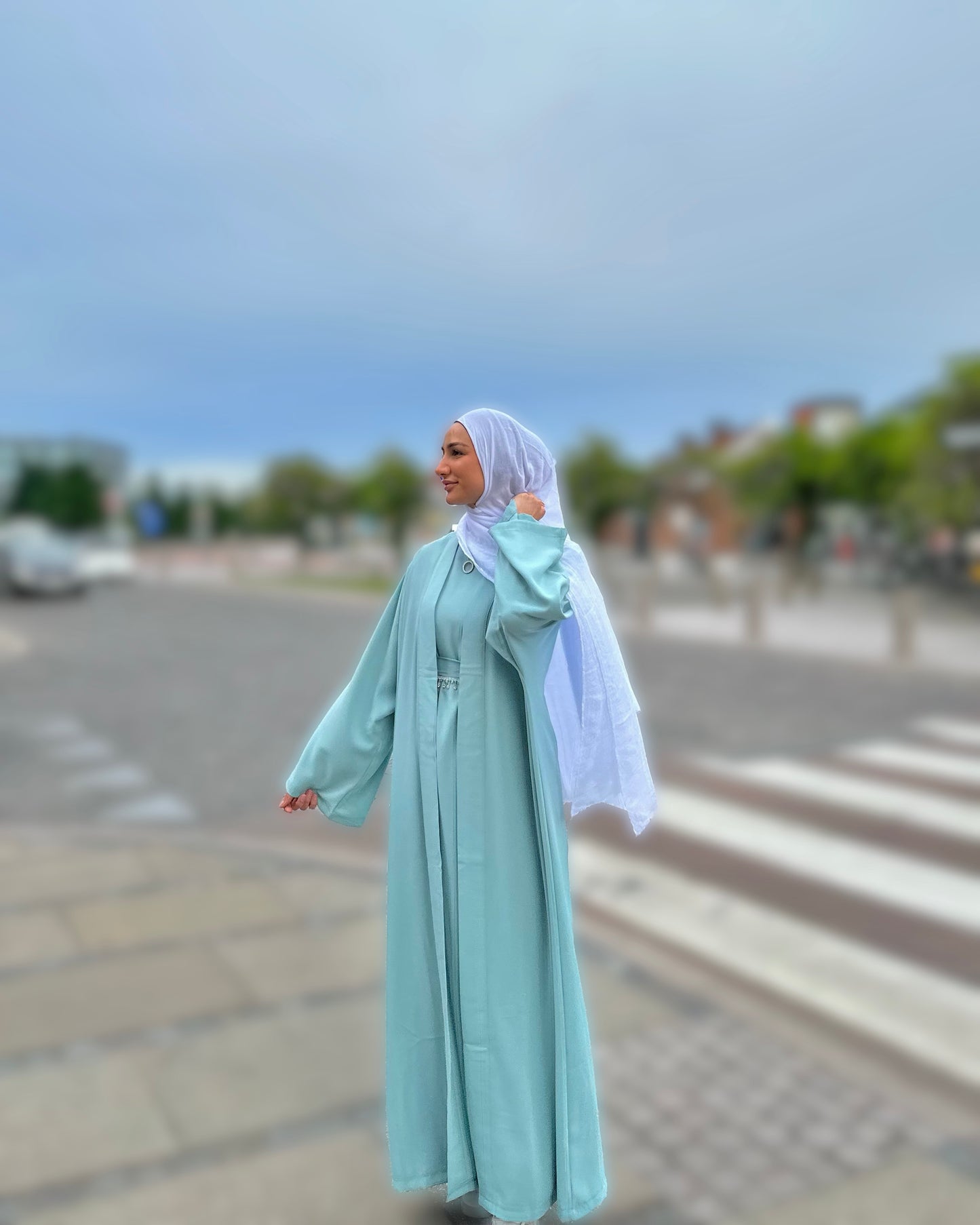 2-piece Jasmin Abaya Set with a Diamond Belt - Mint