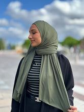 Görseli Galeri görüntüleyiciye yükleyin, Thin Plain Jersey Hijab - Light Army tb15

