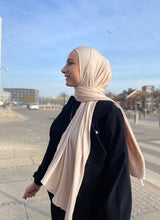 Indlæs billede til gallerivisning Lux Jersey hijab - Cream puff n28
