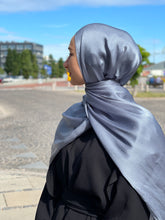 Indlæs billede til gallerivisning Shiny Silk Hijab - ss67
