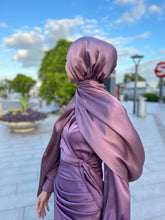 Indlæs billede til gallerivisning Shiny Silk Hijab - Purple ss41
