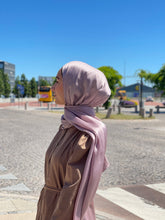 Indlæs billede til gallerivisning Shiny Silk Hijab - ss49
