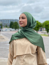 Görseli Galeri görüntüleyiciye yükleyin, Shiny Silk Hijab - ss55
