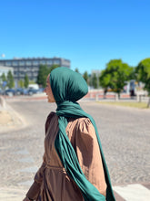 Görseli Galeri görüntüleyiciye yükleyin, Plain Jersey hijab - Forest green b121
