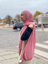 Görseli Galeri görüntüleyiciye yükleyin, Plisseret Hijab - Soft Pink
