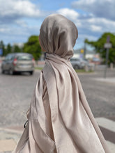 Indlæs billede til gallerivisning Shiny Silk Hijab - ss50
