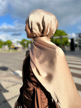 Indlæs billede til gallerivisning Shiny Silk Hijab - Gold ss39
