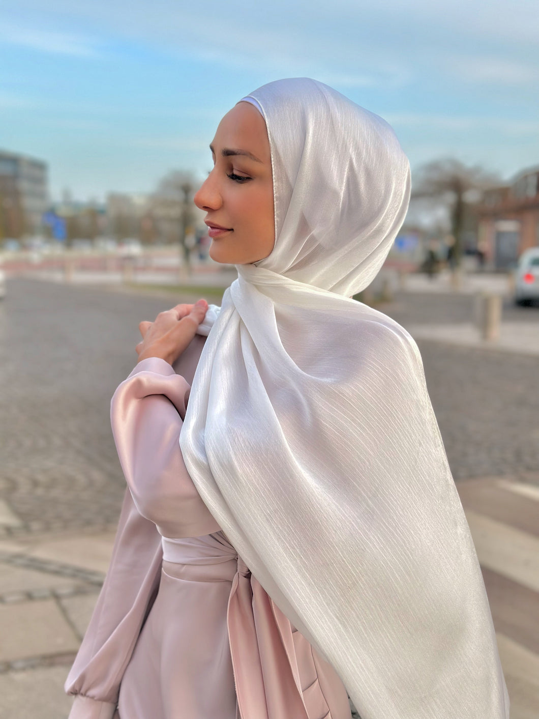 Shiny Silk Hijab - Varm White ss94