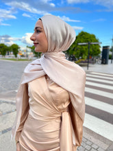 Indlæs billede til gallerivisning Shiny Silk Hijab - ss42
